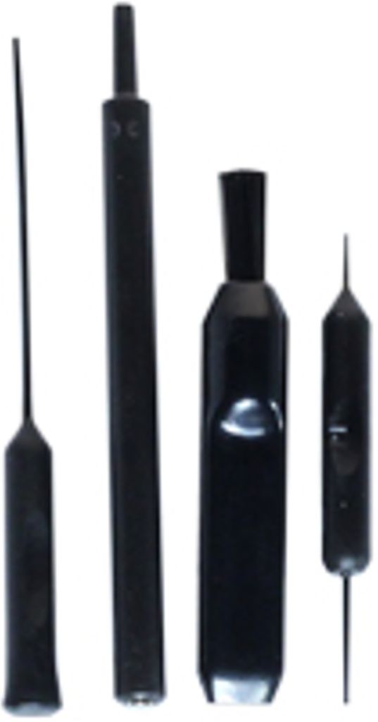 Cleaning set for hearing aids